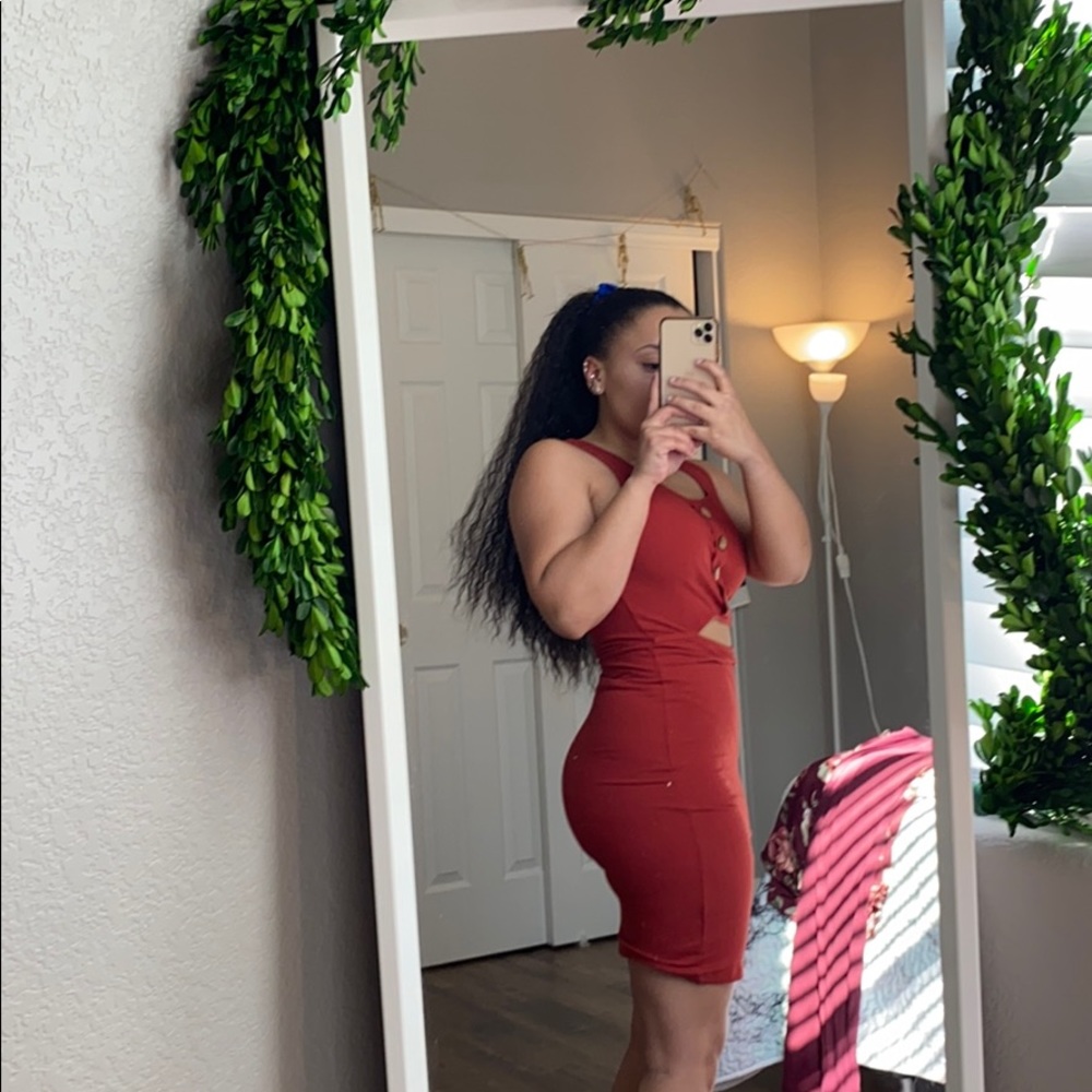 BRAND NEW DRESS - Picture 2 of 4
